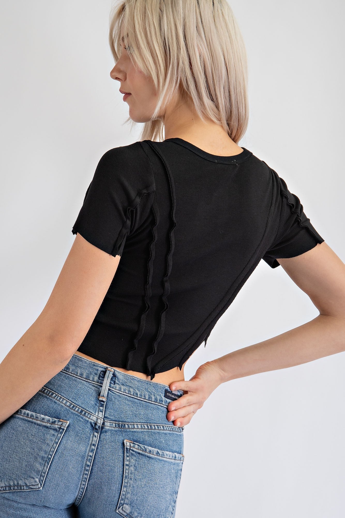 RIB KNIT SHORT SLEEVE CROP TOP WITH ASYMMETRIC HEM